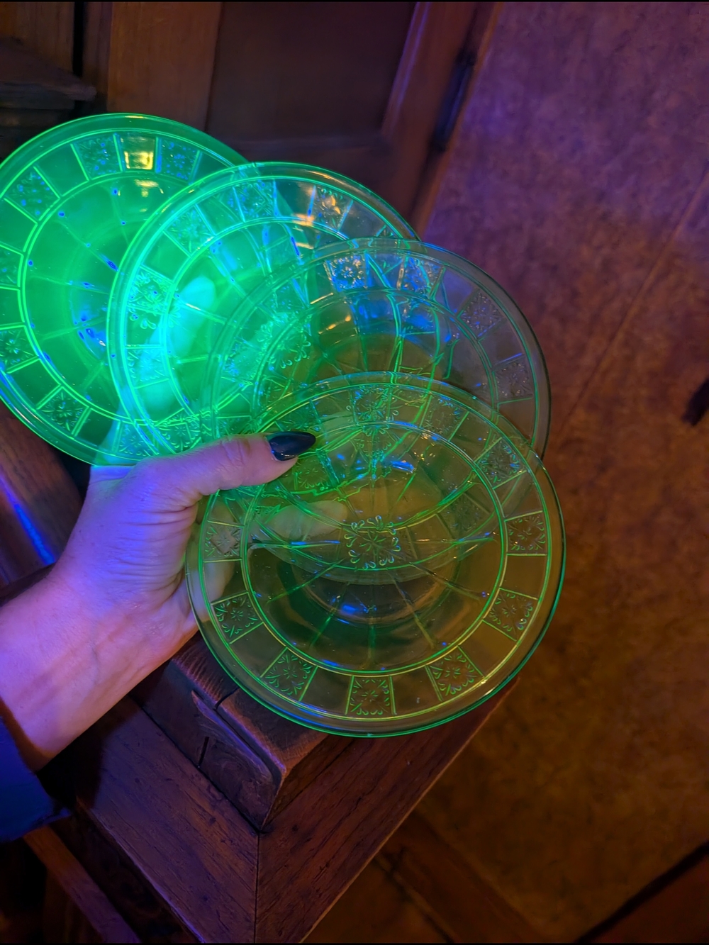 4 Vtg 30's Jeannette Glass Co. Doric Green Uranium Bread & Butter Plates Dessert